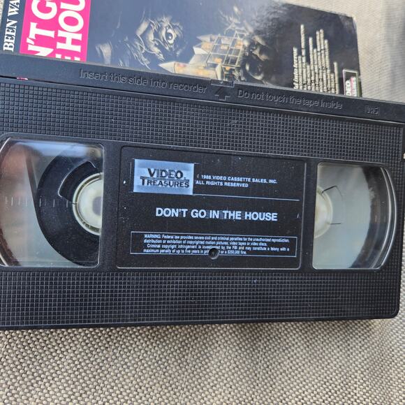 Don't Go in the House (VHS) 1982 Video Treasures Turbine Films Horror Film Works - Picture 5 of 7